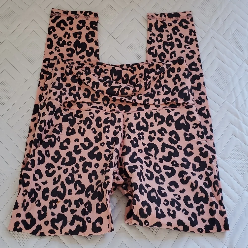 OFFLINE By Aerie Real Me High Waisted Twist Legging, Size M - Picture 9 of 11